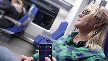 La Moglie Chiede Un Pompino Sul Treno